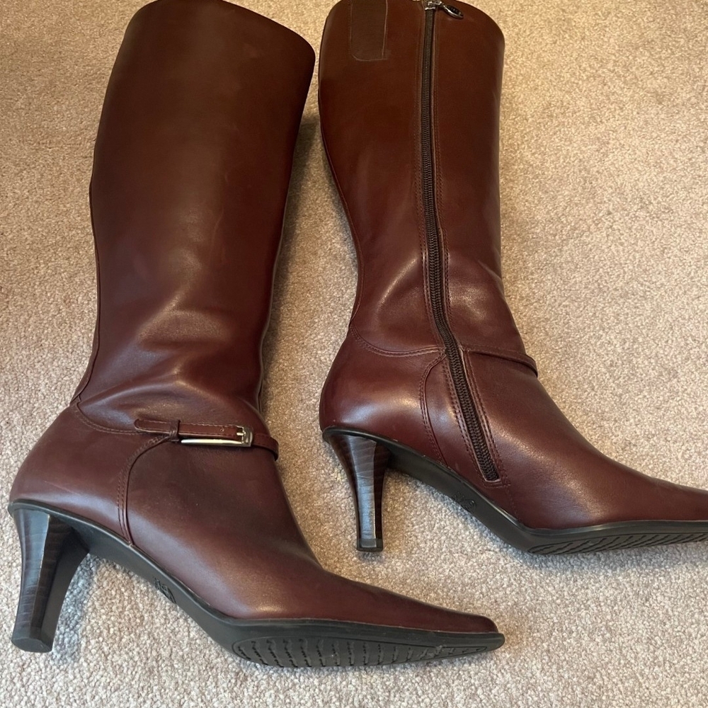 Classic Women's Knee-High Leather Boots in Brown